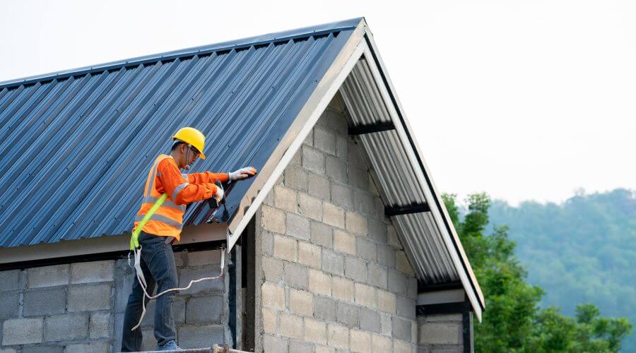 Professional gutter cleaning in Aguas Buenas, PR